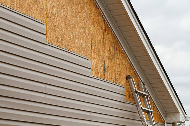 Professional Emergency Siding Repair technician working in Fair Play, SC